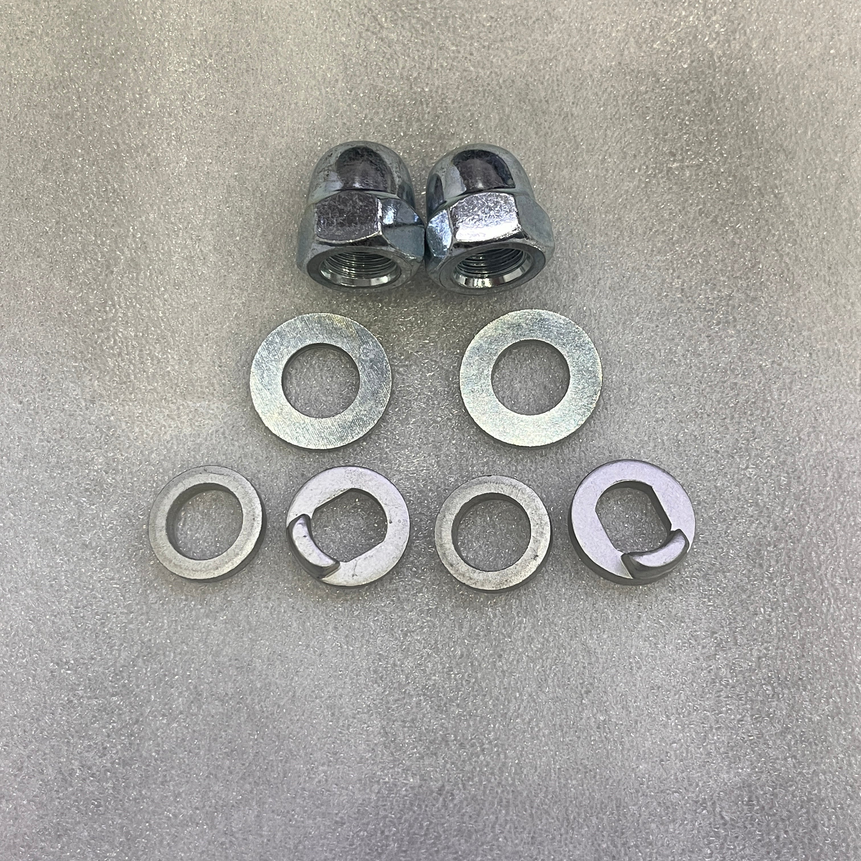 Ensemble de vis, écrous et rondelles pour roue avant